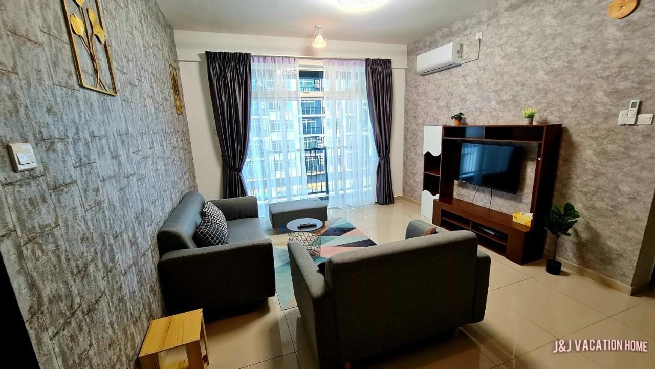 J&J Vacation Home@Novo8 Residence Kampong Tambak Exterior foto