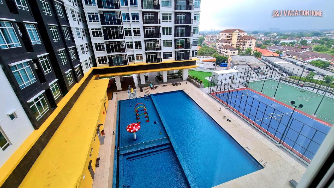 J&J Vacation Home@Novo8 Residence Kampong Tambak Exterior foto