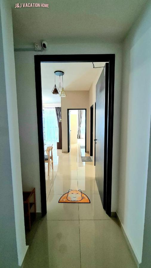 J&J Vacation Home@Novo8 Residence Kampong Tambak Exterior foto