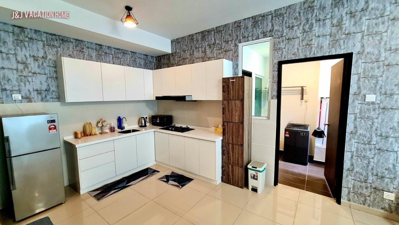 J&J Vacation Home@Novo8 Residence Kampong Tambak Exterior foto